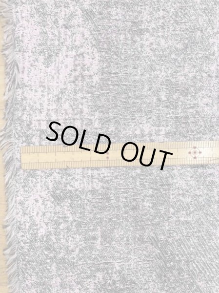 画像2: 生地:変わり織りランダム柄ポリエステル(ピンク/シルバー) (2)