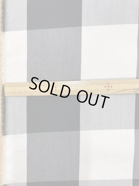 画像2: 生地:ダブル幅ブロックチェック柄プリントポリエステル(白/黒) (2)