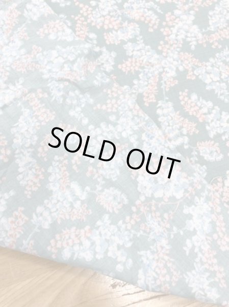 画像3: 生地:綿100%花柄プリント80ローン(グリーン) (3)