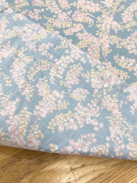 画像3: 生地:綿100%花柄プリント80ローン(水色) (3)