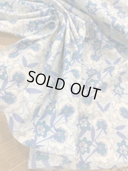 画像6: 生地:綿100%花柄プリント80ローン(水色/ベージュ) (6)