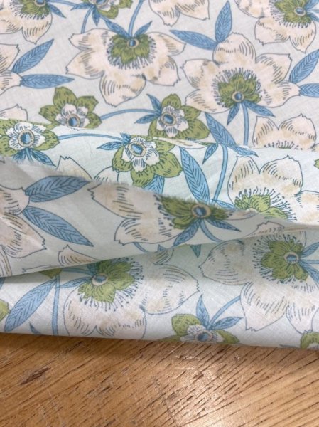 画像4: 生地:綿100%花柄プリント80ローン(グリーン/ベージュ) (4)