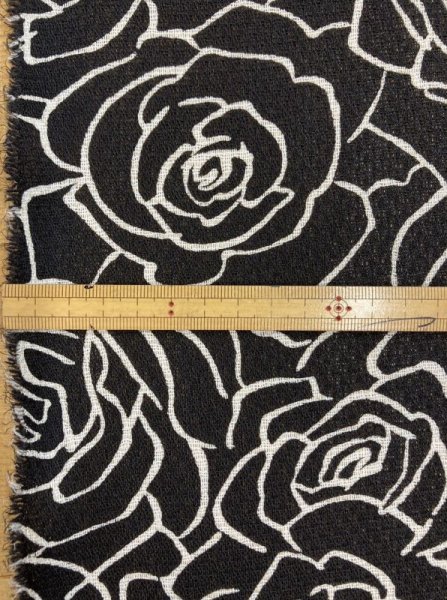 画像2: 生地:透かし編みポリエステル100%薔薇柄プリント(黒/白) (2)