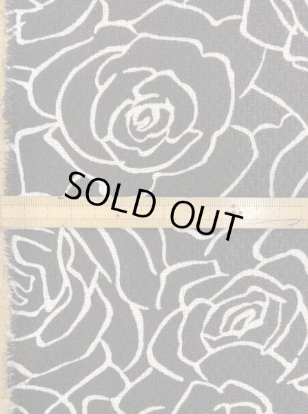 画像2: 生地：透かし編みポリエステル100％薔薇柄プリント（黒／白） (2)