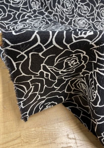 画像5: 生地:透かし編みポリエステル100%薔薇柄プリント(黒/白) (5)
