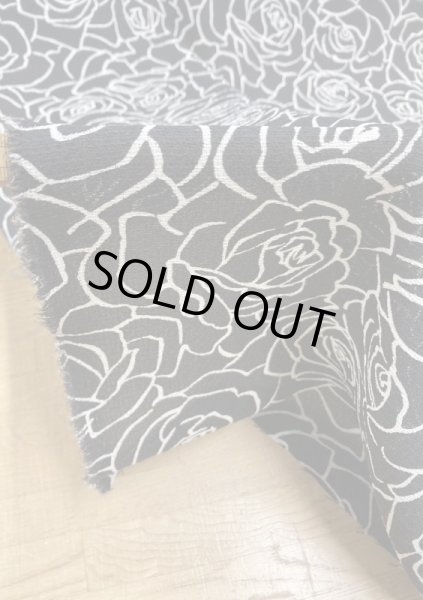 画像5: 生地：透かし編みポリエステル100％薔薇柄プリント（黒／白） (5)