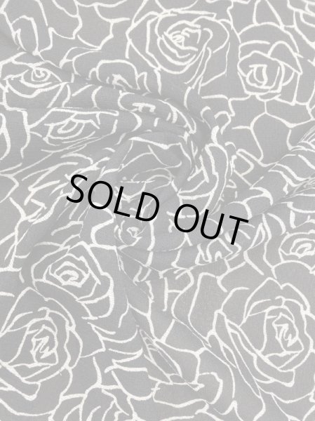 画像7: 生地：透かし編みポリエステル100％薔薇柄プリント（黒／白） (7)