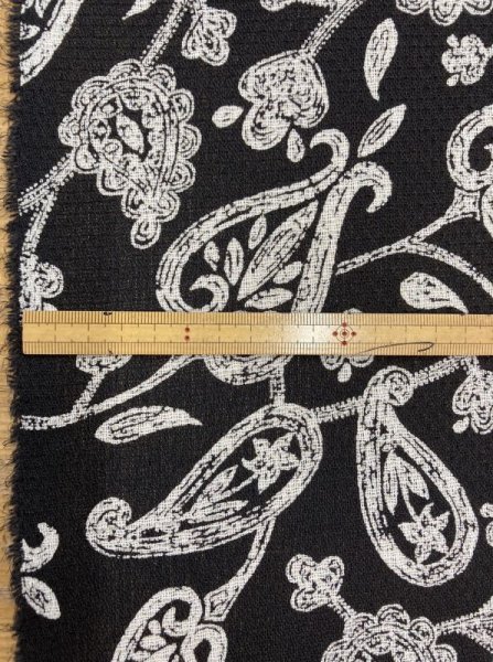 画像3: 生地:透かし編みポリエステル100%ペイズリー柄プリント(黒/白) (3)