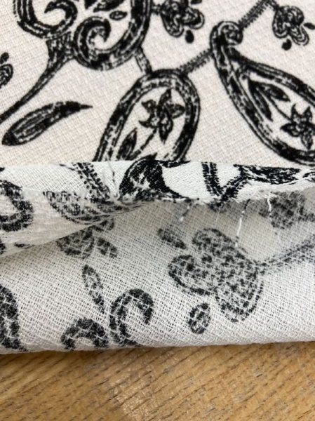 画像5: 生地:透かし編みポリエステル100%ペイズリー柄プリント(白/黒) (5)