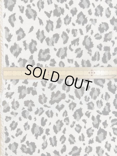 画像2: 生地:ヒョウ柄プリントポリエステル(白/グレー/黒) (2)