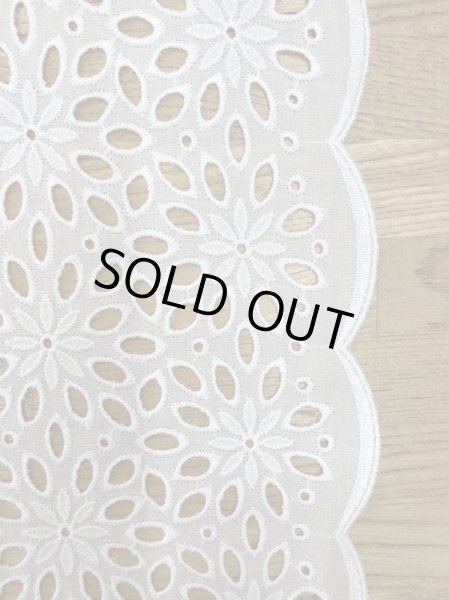 画像3: 生地:綿花柄両耳スカラップ刺繍レース(白) (3)