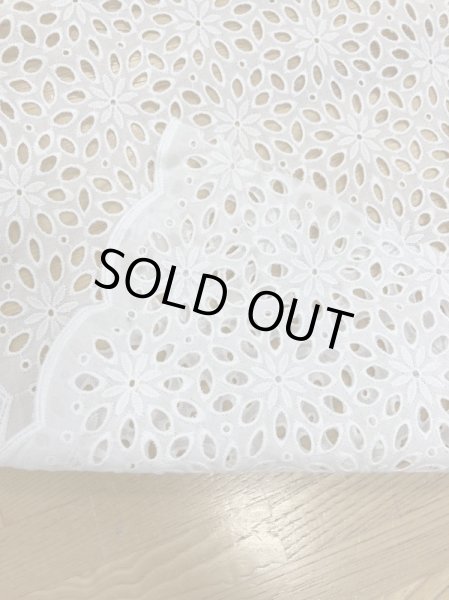 画像4: 生地:綿花柄両耳スカラップ刺繍レース(白) (4)