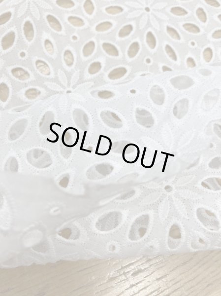 画像5: 生地:綿花柄両耳スカラップ刺繍レース(白) (5)