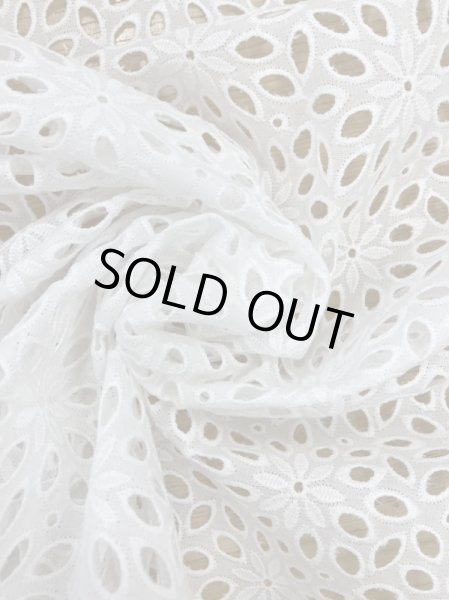 画像7: 生地:綿花柄両耳スカラップ刺繍レース(白) (7)