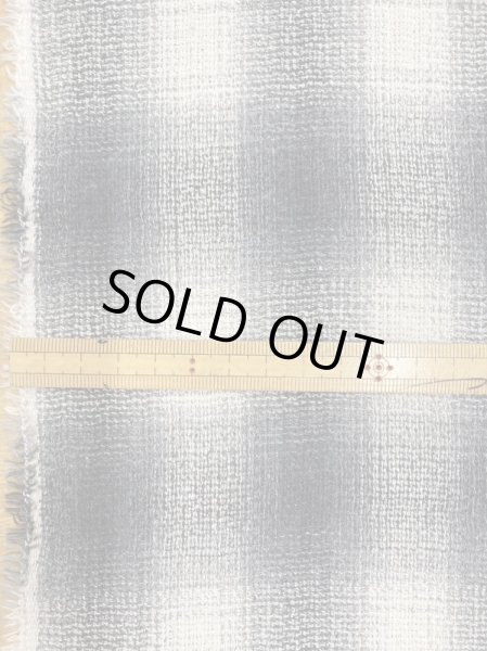 画像2: 生地:綿100%オンブレチェック柄ゆる編み(グレー/白) (2)