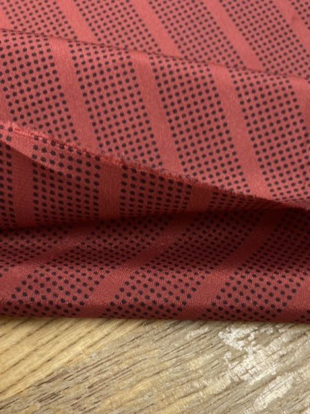 画像4: 生地:ドットストライプ柄ポリエステル(エンジ) (4)