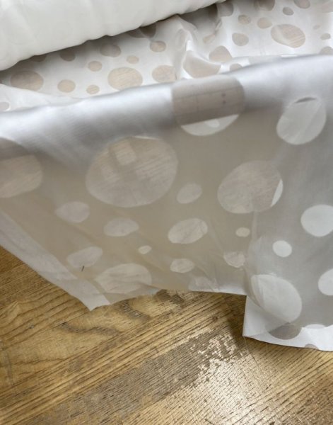 画像7: 生地:オパール加工水玉(オフ) (7)