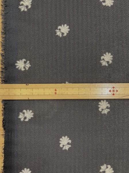 画像2: 生地:ストライプ織りプリントポリエステル(黒/ベージュ) (2)