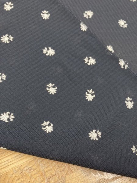 画像3: 生地:ストライプ織りプリントポリエステル(黒/ベージュ) (3)