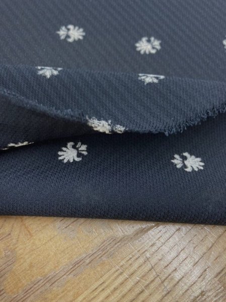 画像4: 生地:ストライプ織りプリントポリエステル(黒/ベージュ) (4)