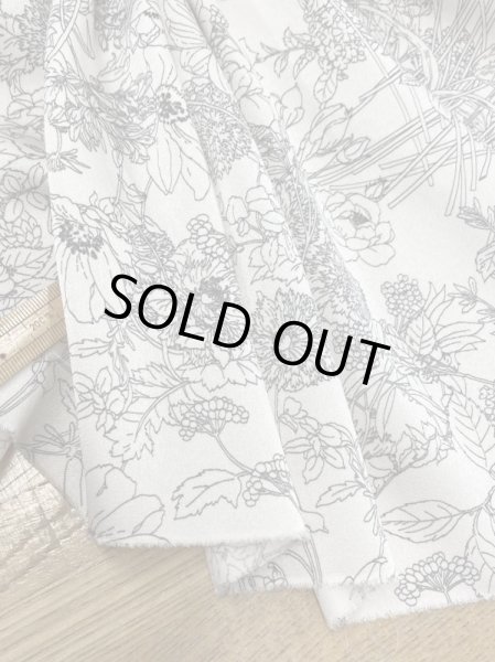 画像5: 生地:花柄プリントシルク調ポリエステル(クリーム/黒) (5)