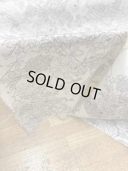 画像7: 生地:花柄プリントシルク調ポリエステル(クリーム/黒) (7)