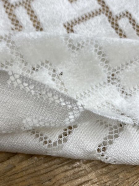 画像4: 生地:ポリ起毛スクエアフロッキーレース(オフ白) (4)