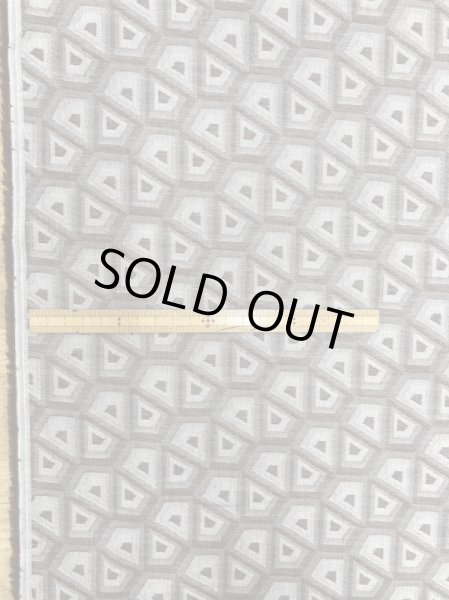 画像2: 生地:綿100%スクエア柄ジャガード(ベージュ/茶) (2)