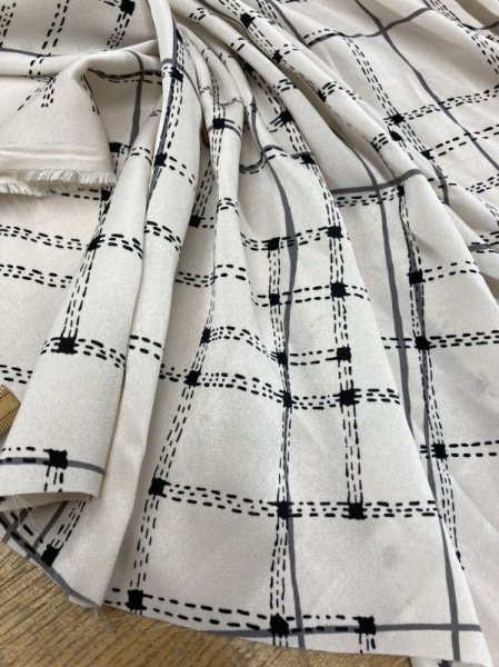 画像5: 生地:ポリ100%プリント(生成/黒) (5)