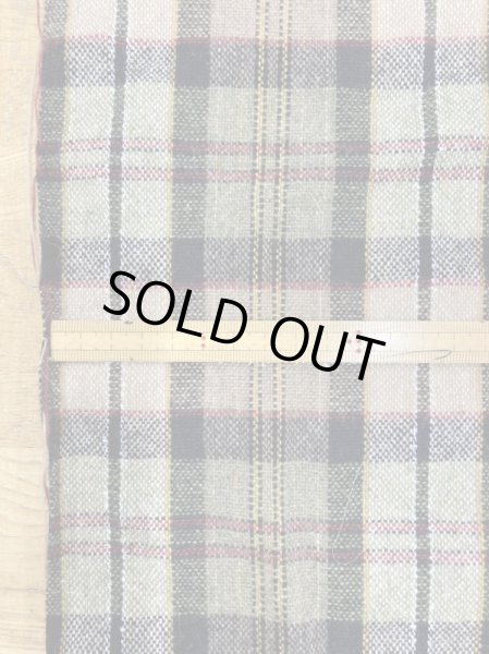 画像2: 生地:タータンチェック柄ウールポリ(ベージュ/緑黒赤) (2)