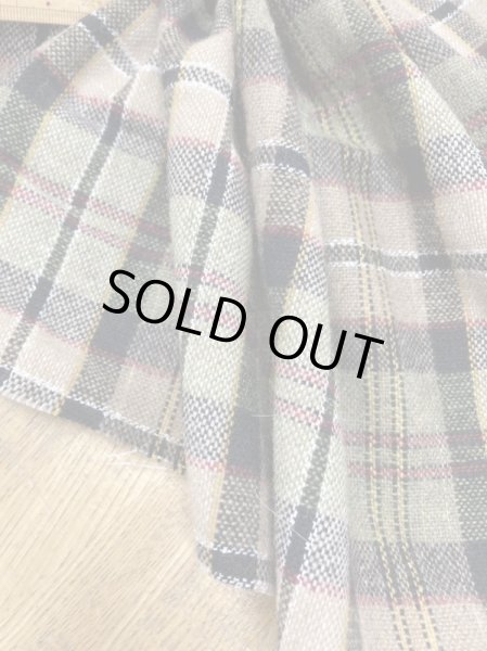 画像5: 生地:タータンチェック柄ウールポリ(ベージュ/緑黒赤) (5)