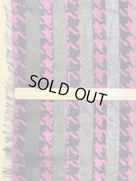 画像2: 生地:ダブル幅シフォン千鳥格子柄フロッキー加工(ピンク/黒) (2)