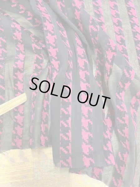 画像5: 生地:ダブル幅シフォン千鳥格子柄フロッキー加工(ピンク/黒) (5)