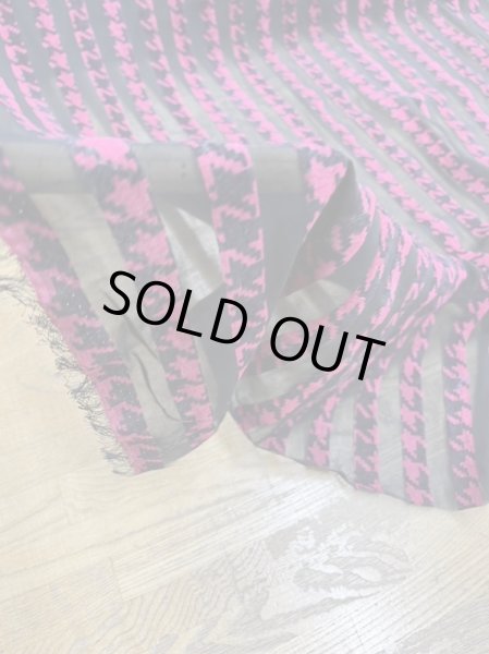 画像6: 生地:ダブル幅シフォン千鳥格子柄フロッキー加工(ピンク/黒) (6)