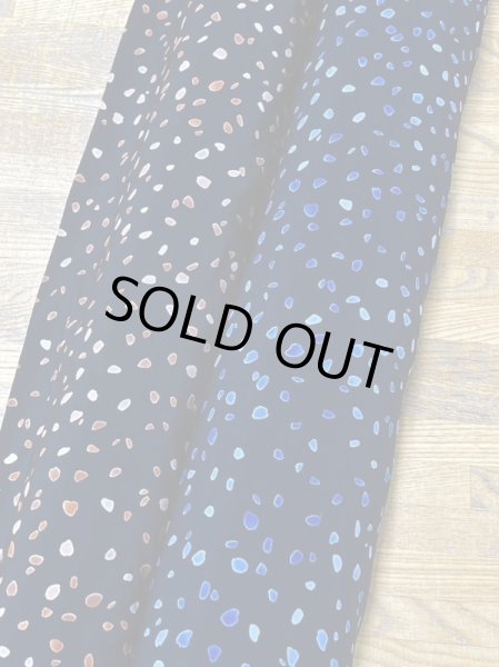 画像8: 生地:ポリエステル100%ツブツブプリント(黒/茶) (8)