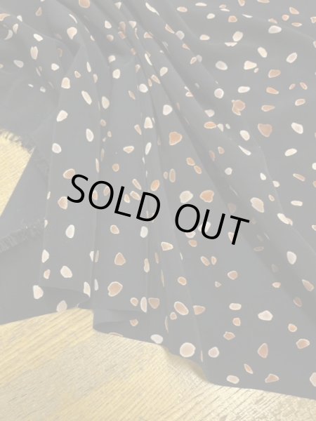 画像5: 生地:ポリエステル100%ツブツブプリント(黒/茶) (5)