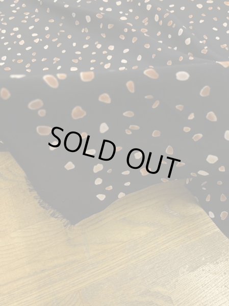 画像6: 生地:ポリエステル100%ツブツブプリント(黒/茶) (6)