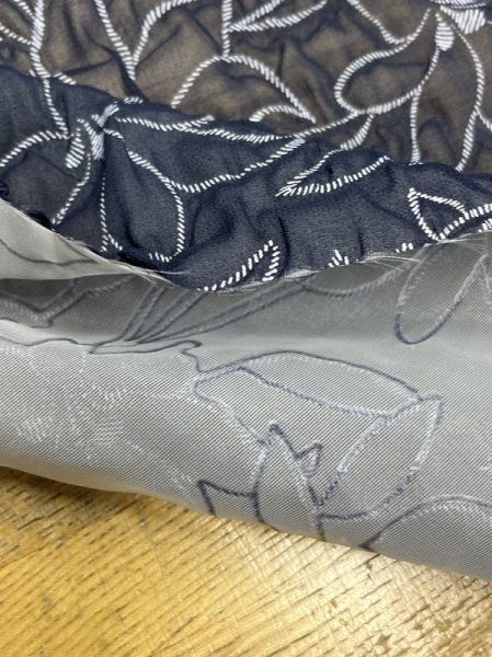 画像4: 生地:ポリ100%ふくれ加工花柄接結プリント(紺/白) (4)