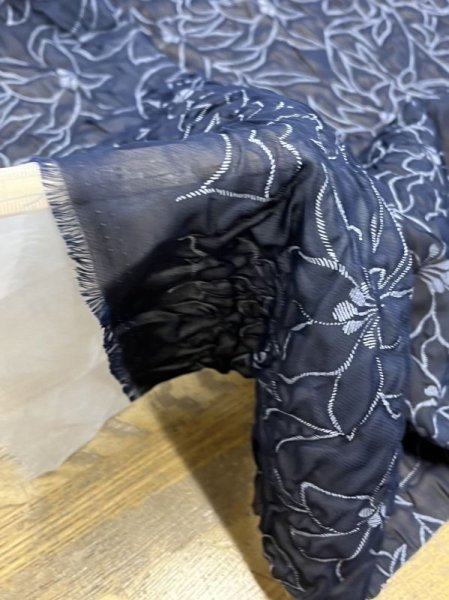 画像6: 生地:ポリ100%ふくれ加工花柄接結プリント(紺/白) (6)