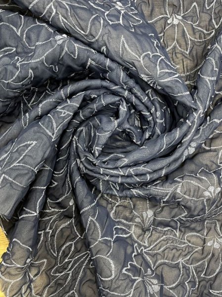 画像7: 生地:ポリ100%ふくれ加工花柄接結プリント(紺/白) (7)