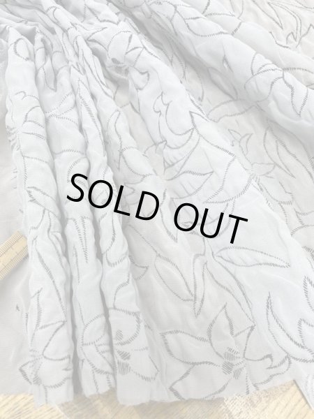 画像5: 生地:ポリ100%ふくれ加工花柄接結プリント(グレー/紺) (5)