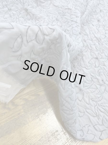 画像6: 生地:ポリ100%ふくれ加工花柄接結プリント(グレー/紺) (6)