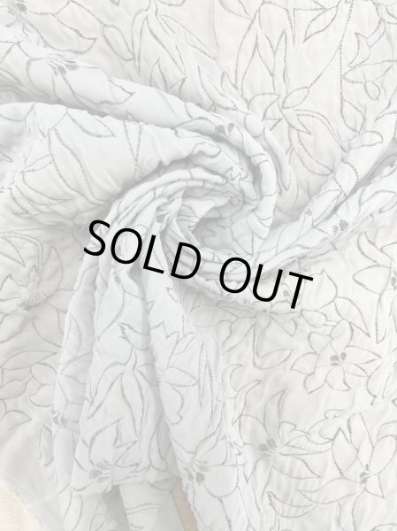 画像7: 生地:ポリ100%ふくれ加工花柄接結プリント(グレー/紺) (7)