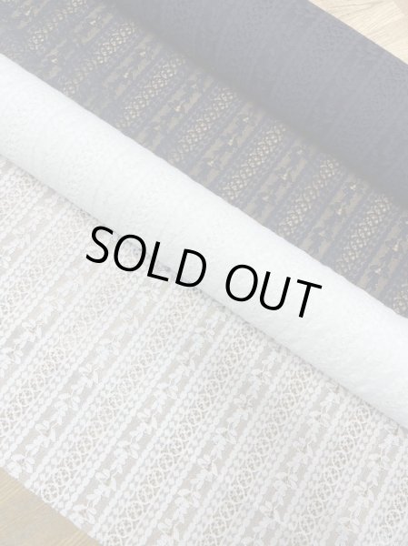 画像7: 生地:ポリ100%花柄ボーダーレース(紺) (7)