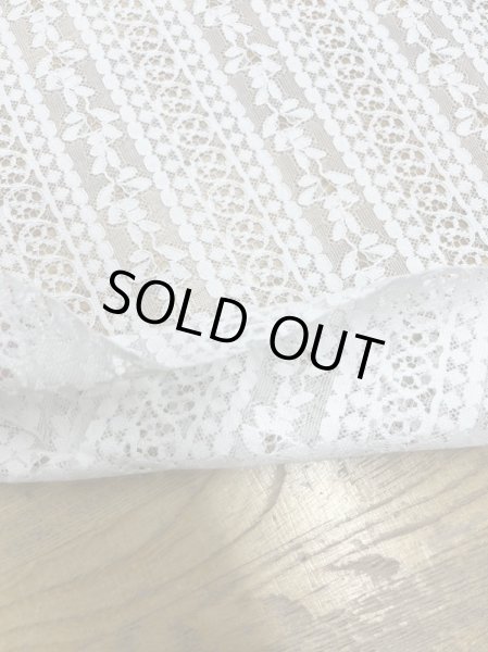 画像4: 生地：ポリ100％花柄ボーダーレース（オフ白） (4)