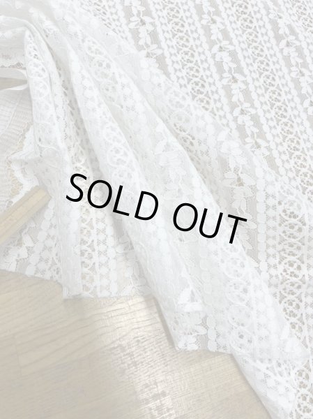画像5: 生地：ポリ100％花柄ボーダーレース（オフ白） (5)