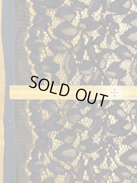 画像2: 生地:ポリ100%刺繍ケミカルレース生地(紺) (2)