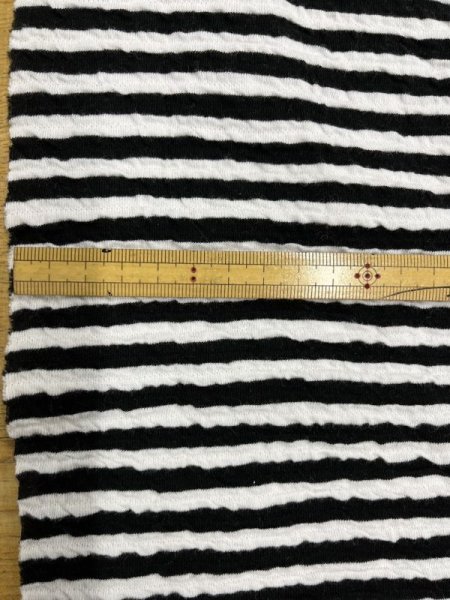 画像2: 生地:綿ポリエステルボーダー柄ニット(白/黒) (2)