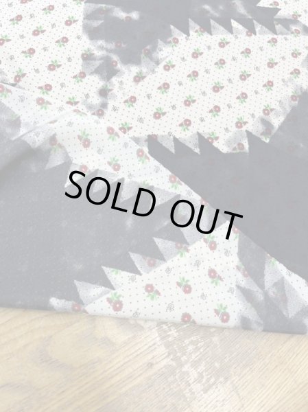 画像3: 生地：小花キルト柄プリントポリエステルデシン（クリーム／黒） (3)