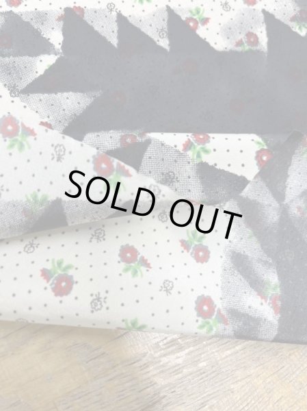 画像4: 生地：小花キルト柄プリントポリエステルデシン（クリーム／黒） (4)